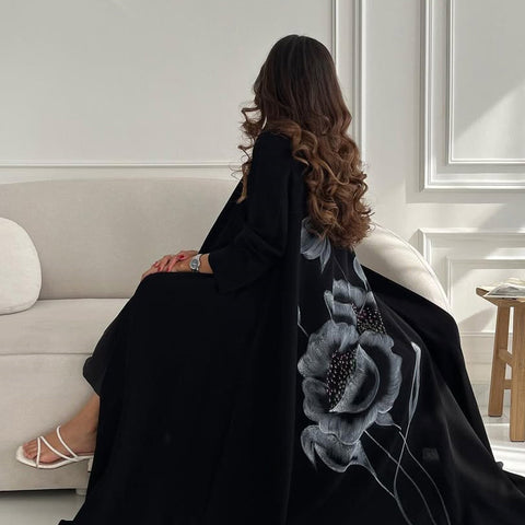 Mavenne Bi – Noire Fleur Abaya