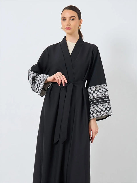 Mavenné Bi- Embroidered Noir Abaya