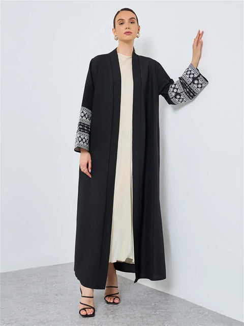 Mavenné Bi- Embroidered Noir Abaya