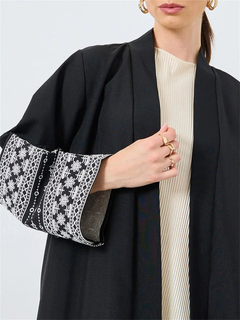Mavenné Bi- Embroidered Noir Abaya