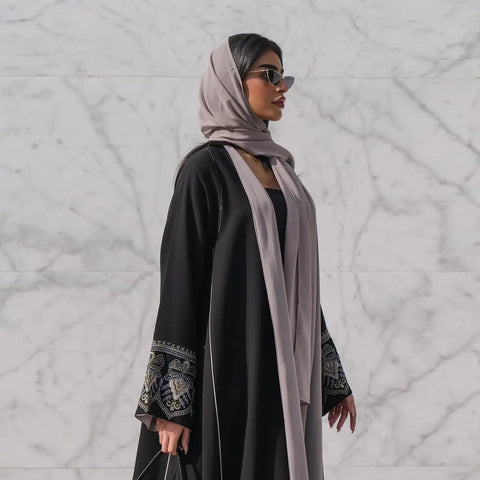 Mavenne Bi – The Noir Grace Embroidered Open Abaya
