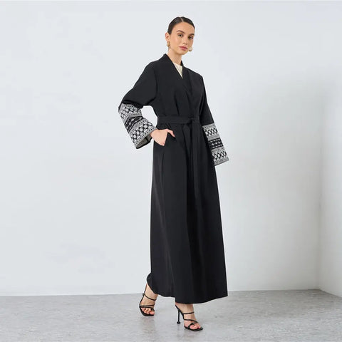 Mavenné Bi- Embroidered Noir Abaya